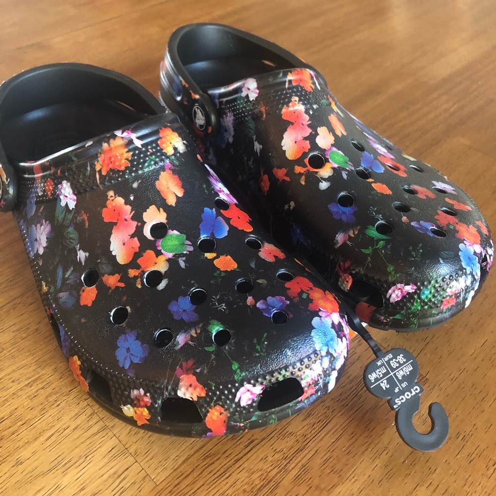 New Crocs - Women’s size 8